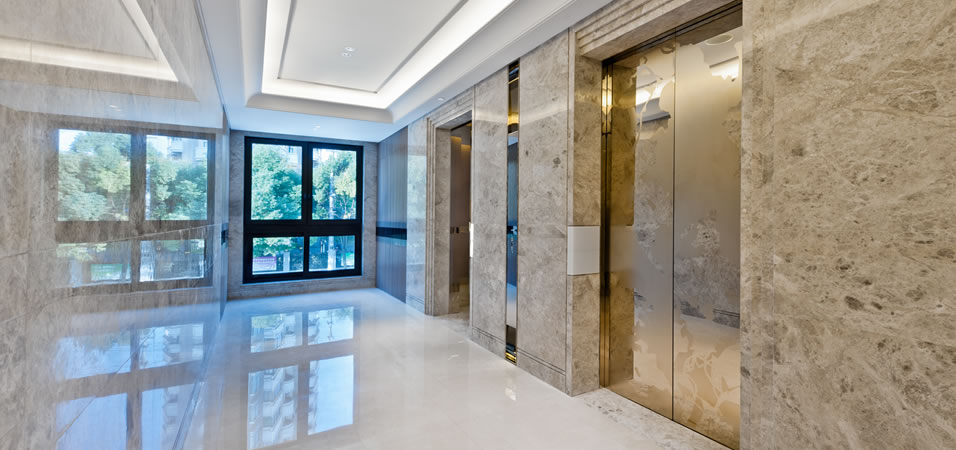 Foto ascensore moderno installato a Torino